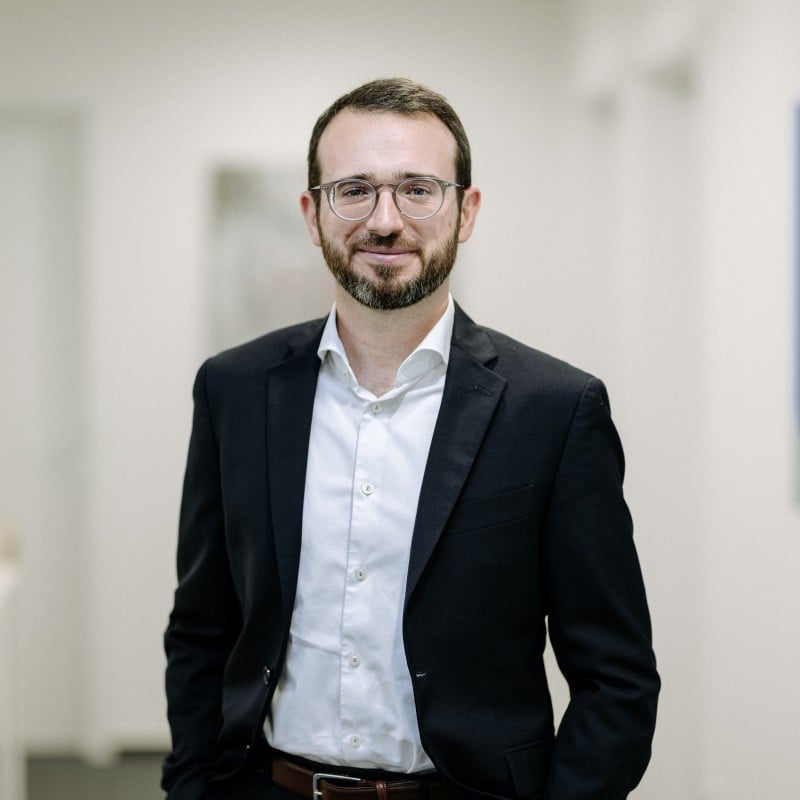 Portraitfoto von Florian Warzecha